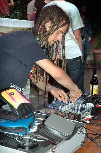 100710_d70_480-medium