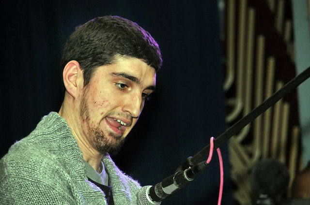 111110_d300s_193-medium